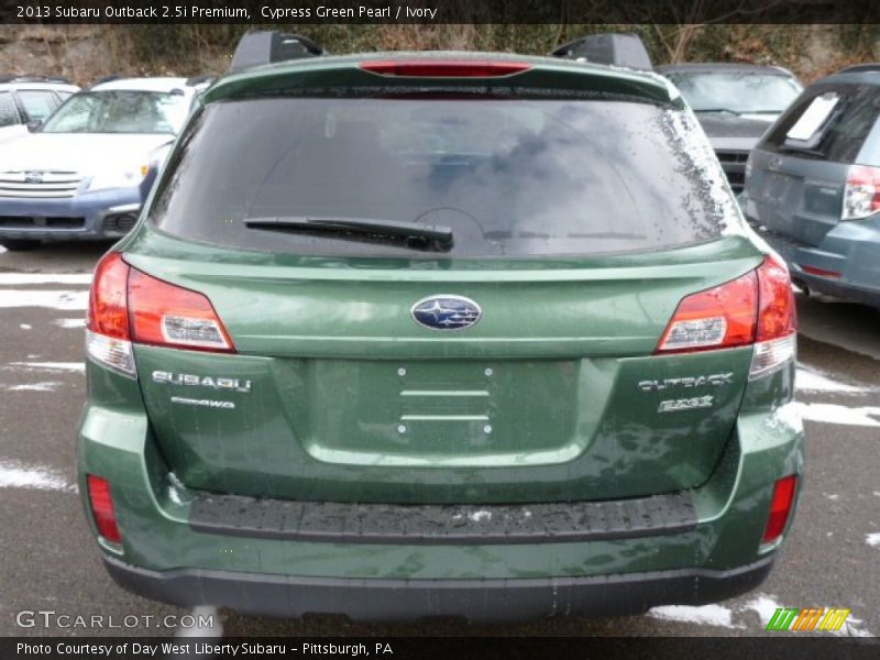 Cypress Green Pearl / Ivory 2013 Subaru Outback 2.5i Premium