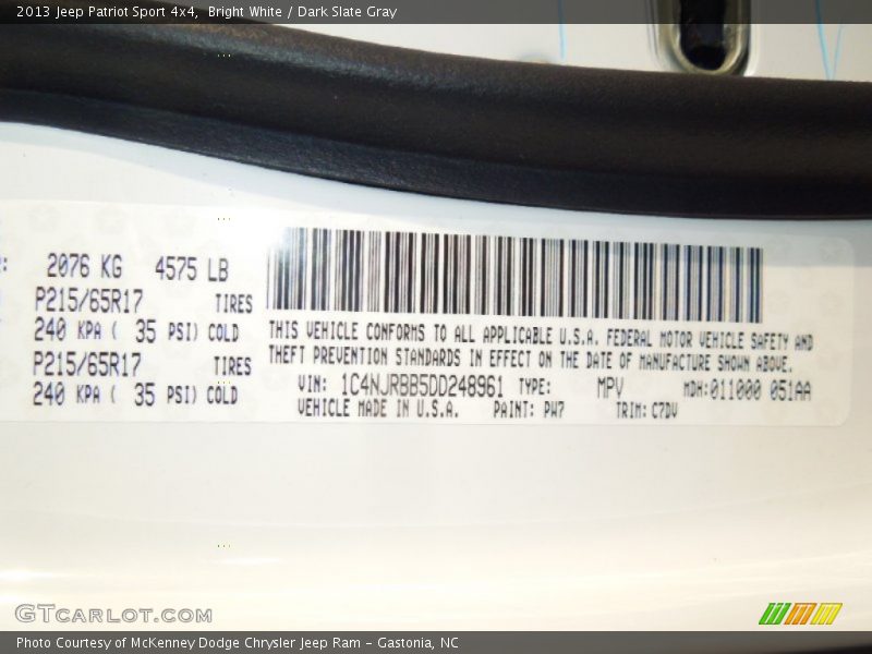 Bright White / Dark Slate Gray 2013 Jeep Patriot Sport 4x4