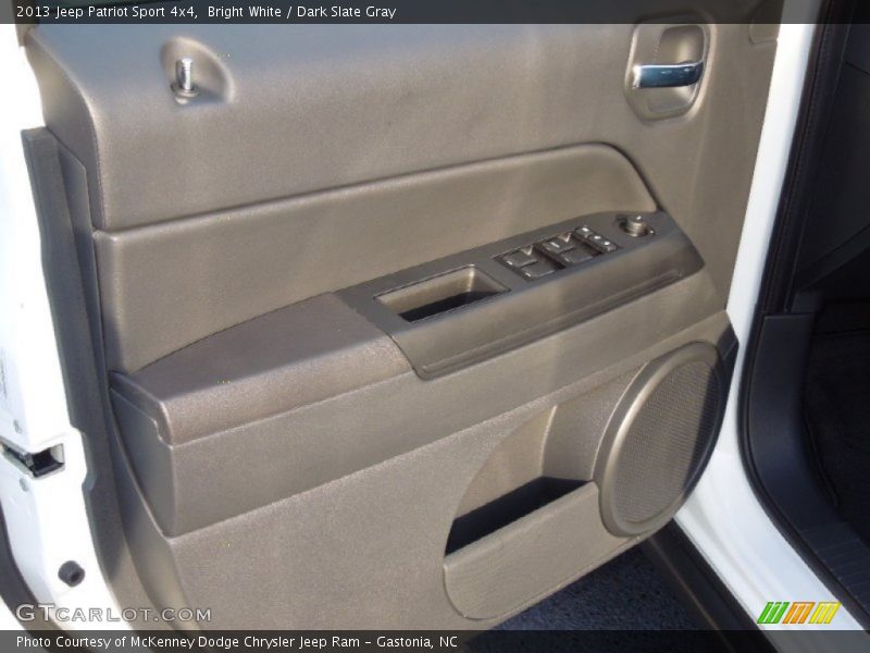 Bright White / Dark Slate Gray 2013 Jeep Patriot Sport 4x4