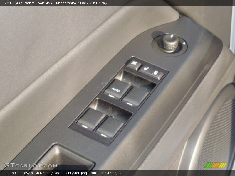 Bright White / Dark Slate Gray 2013 Jeep Patriot Sport 4x4