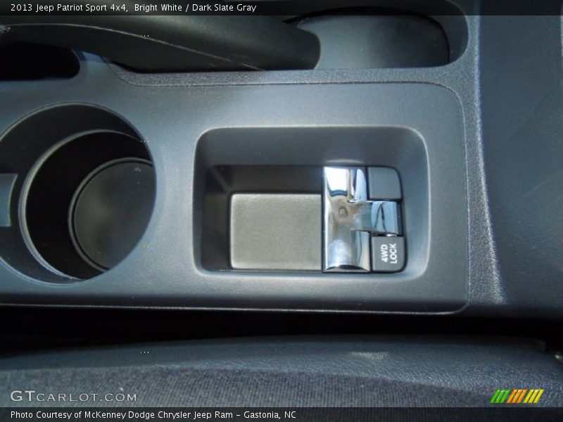 Bright White / Dark Slate Gray 2013 Jeep Patriot Sport 4x4