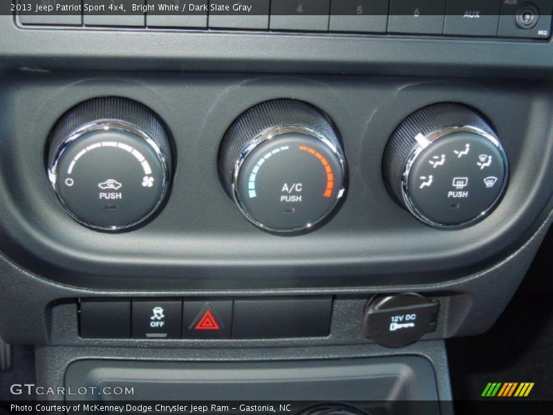 Bright White / Dark Slate Gray 2013 Jeep Patriot Sport 4x4