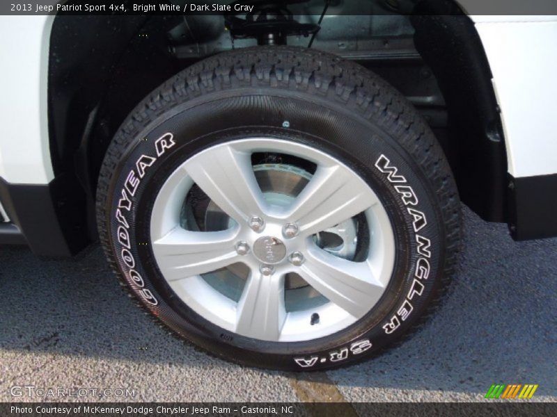Bright White / Dark Slate Gray 2013 Jeep Patriot Sport 4x4