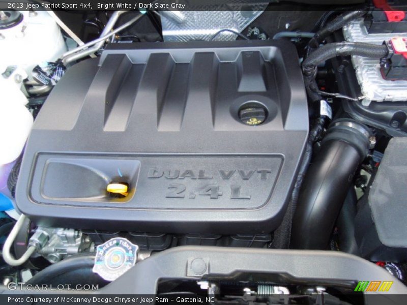 Bright White / Dark Slate Gray 2013 Jeep Patriot Sport 4x4