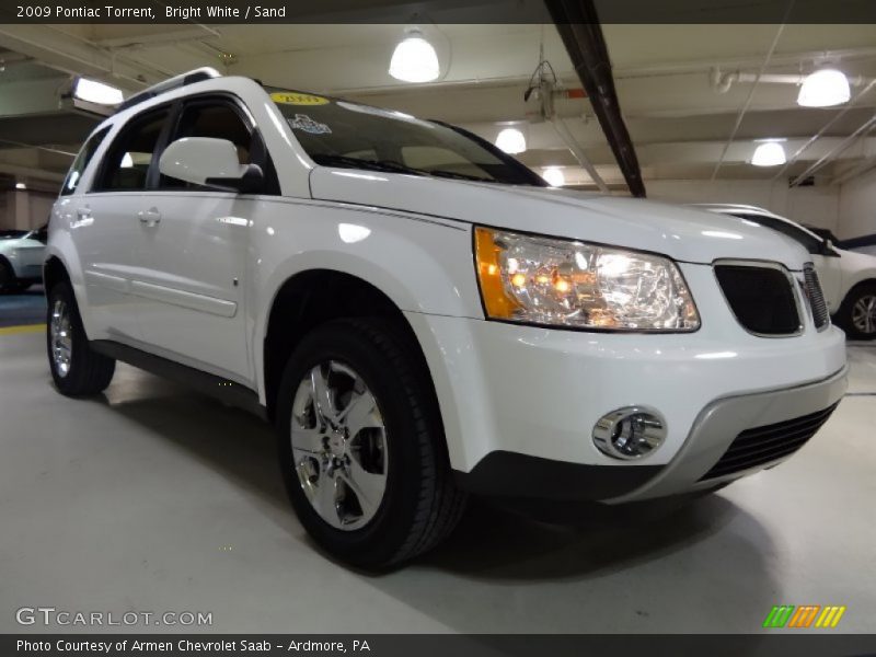 Bright White / Sand 2009 Pontiac Torrent
