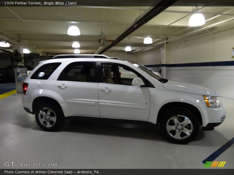 Bright White / Sand 2009 Pontiac Torrent
