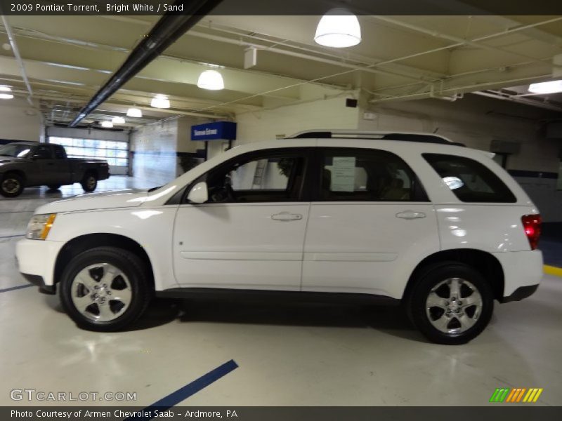 Bright White / Sand 2009 Pontiac Torrent