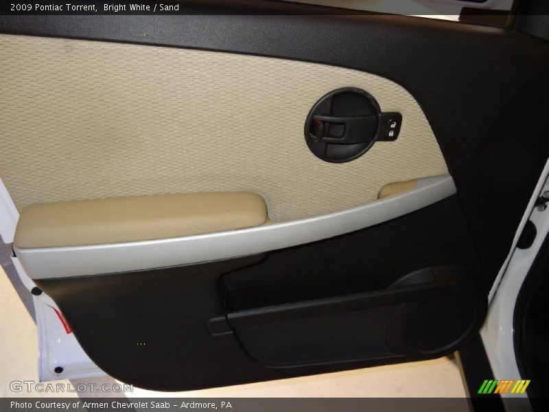 Bright White / Sand 2009 Pontiac Torrent