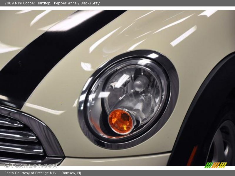 Pepper White / Black/Grey 2009 Mini Cooper Hardtop