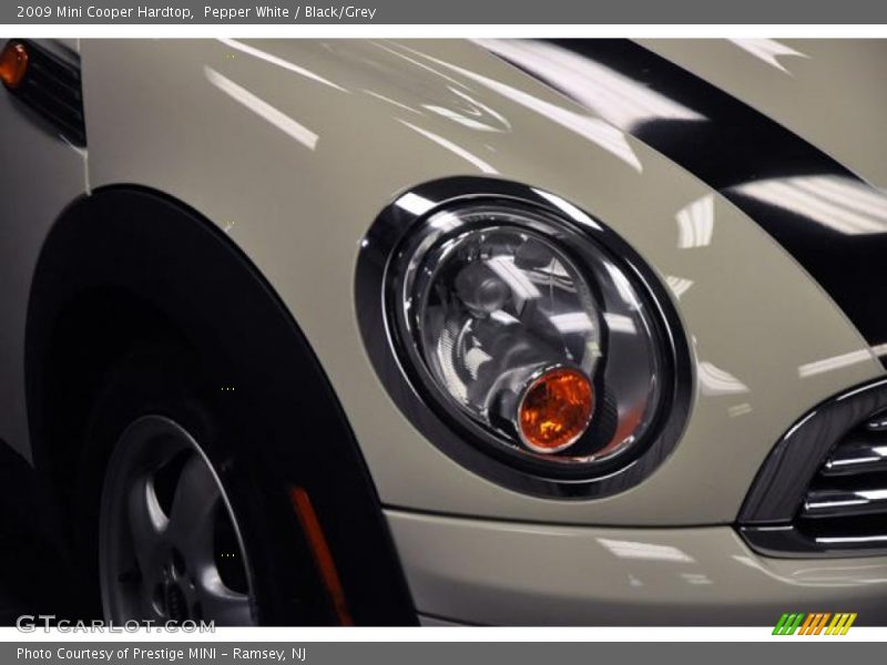 Pepper White / Black/Grey 2009 Mini Cooper Hardtop