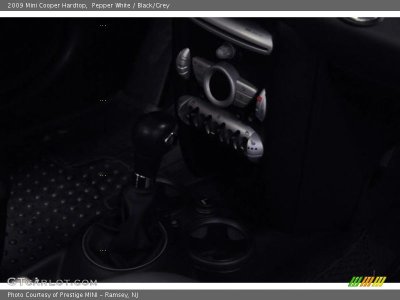 Pepper White / Black/Grey 2009 Mini Cooper Hardtop