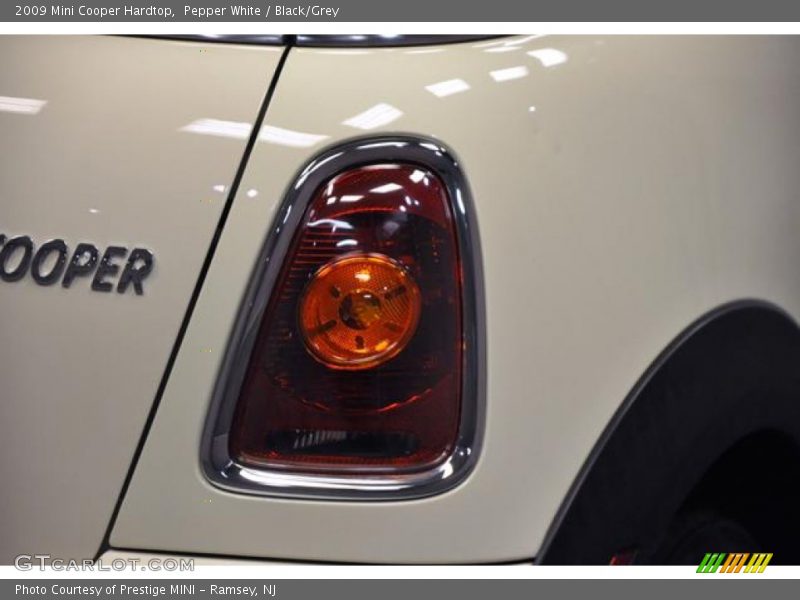 Pepper White / Black/Grey 2009 Mini Cooper Hardtop