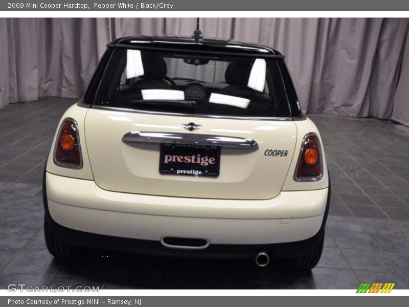 Pepper White / Black/Grey 2009 Mini Cooper Hardtop