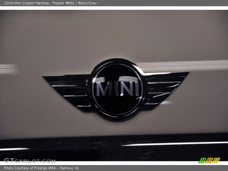 Pepper White / Black/Grey 2009 Mini Cooper Hardtop