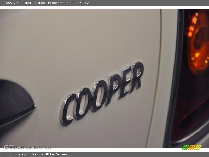 Pepper White / Black/Grey 2009 Mini Cooper Hardtop