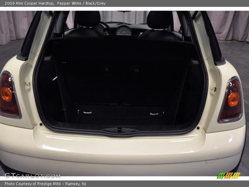 Pepper White / Black/Grey 2009 Mini Cooper Hardtop
