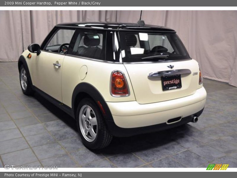 Pepper White / Black/Grey 2009 Mini Cooper Hardtop