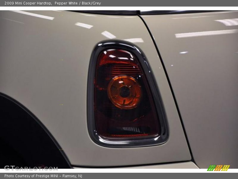 Pepper White / Black/Grey 2009 Mini Cooper Hardtop