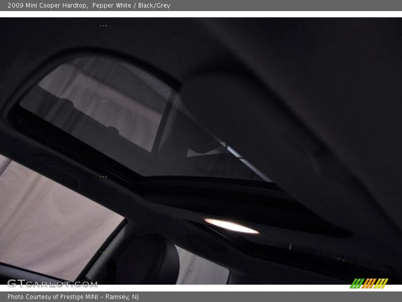 Pepper White / Black/Grey 2009 Mini Cooper Hardtop