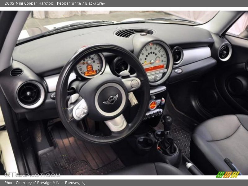 Pepper White / Black/Grey 2009 Mini Cooper Hardtop