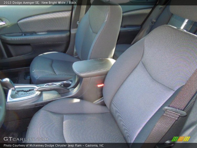 New Bright White / Black 2013 Dodge Avenger SE