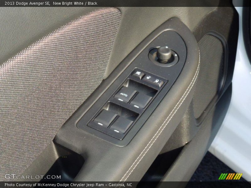New Bright White / Black 2013 Dodge Avenger SE