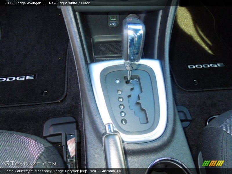 New Bright White / Black 2013 Dodge Avenger SE