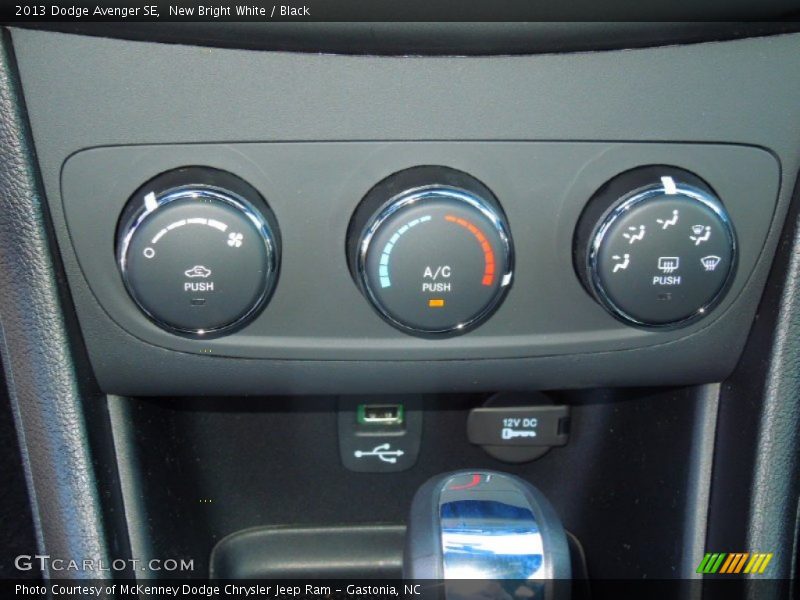 New Bright White / Black 2013 Dodge Avenger SE