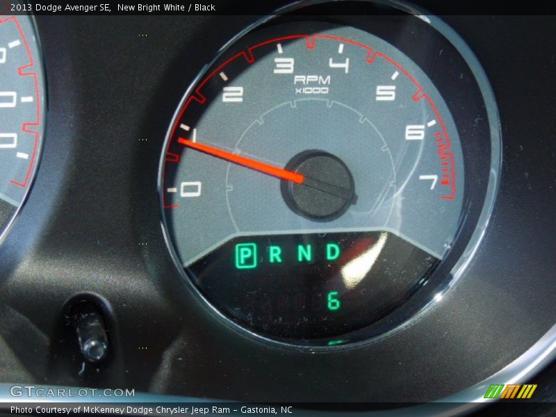 New Bright White / Black 2013 Dodge Avenger SE