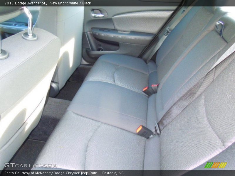 New Bright White / Black 2013 Dodge Avenger SE