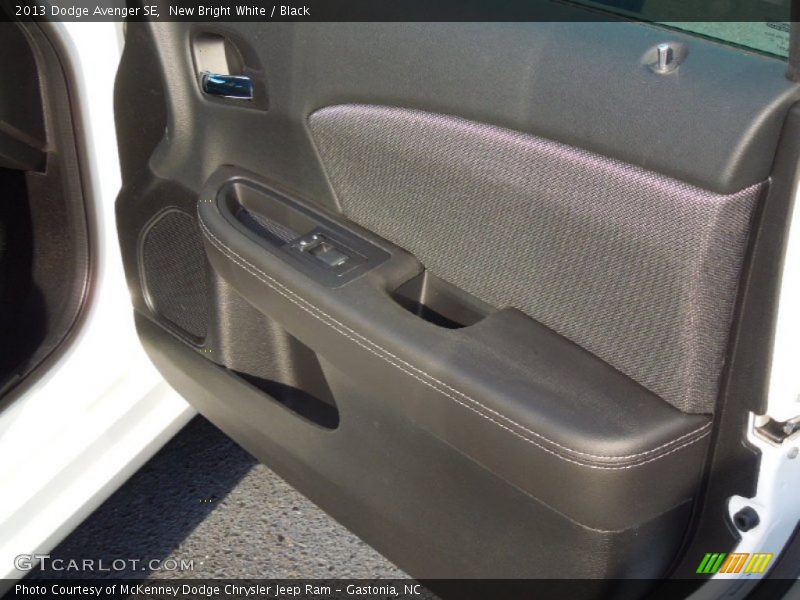 New Bright White / Black 2013 Dodge Avenger SE
