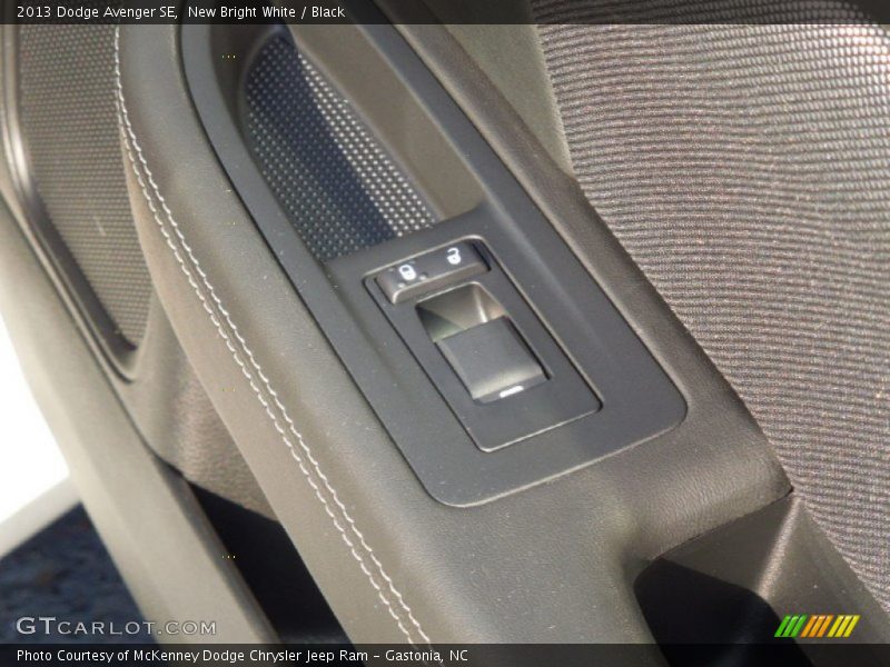 New Bright White / Black 2013 Dodge Avenger SE