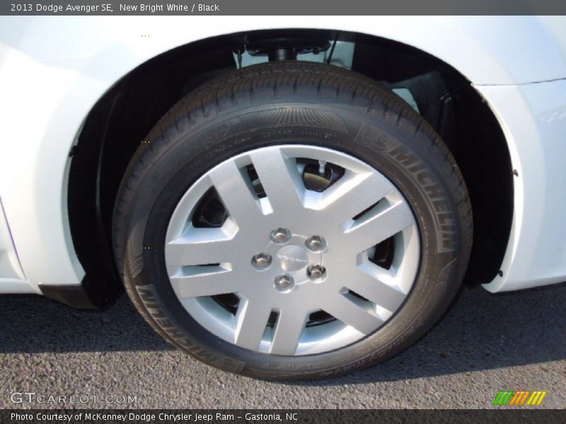 New Bright White / Black 2013 Dodge Avenger SE