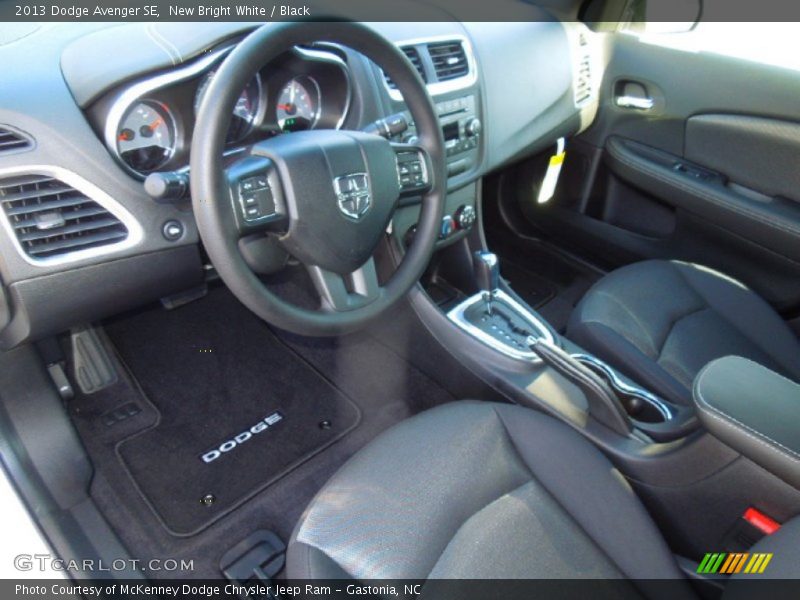 New Bright White / Black 2013 Dodge Avenger SE
