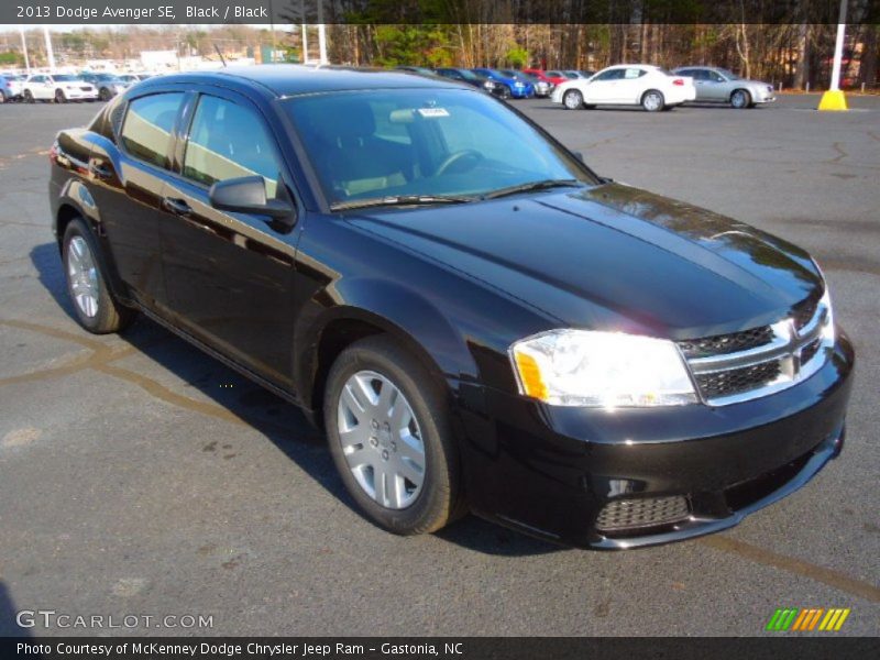 Front 3/4 View of 2013 Avenger SE
