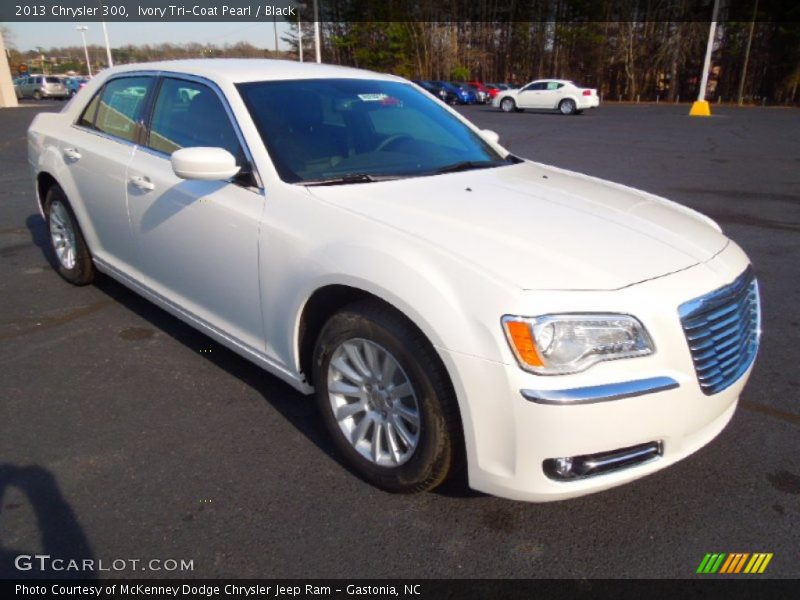 Ivory Tri-Coat Pearl / Black 2013 Chrysler 300