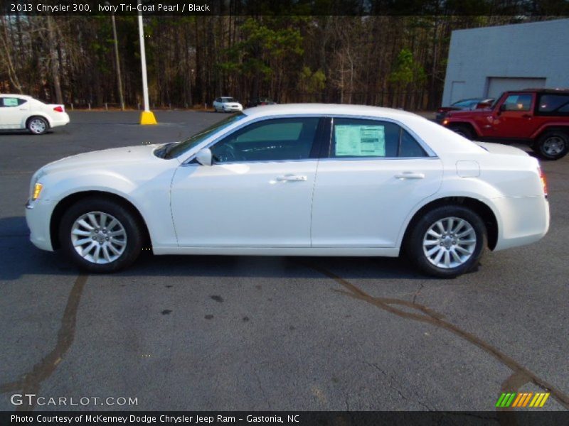 Ivory Tri-Coat Pearl / Black 2013 Chrysler 300