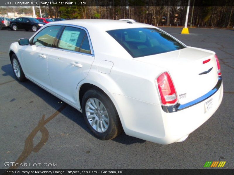 Ivory Tri-Coat Pearl / Black 2013 Chrysler 300