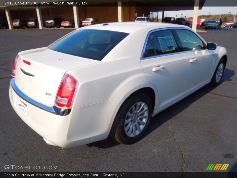 Ivory Tri-Coat Pearl / Black 2013 Chrysler 300