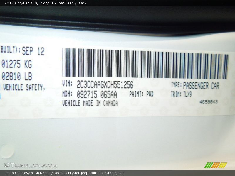 Ivory Tri-Coat Pearl / Black 2013 Chrysler 300