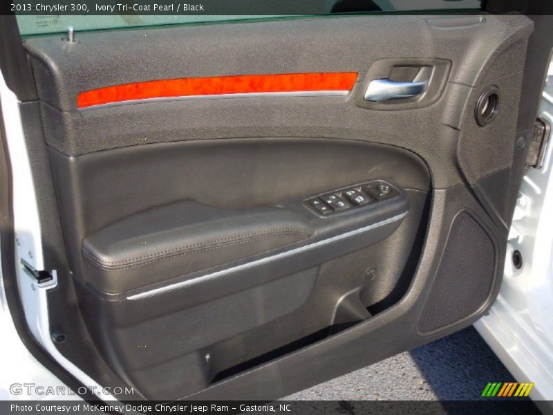 Ivory Tri-Coat Pearl / Black 2013 Chrysler 300