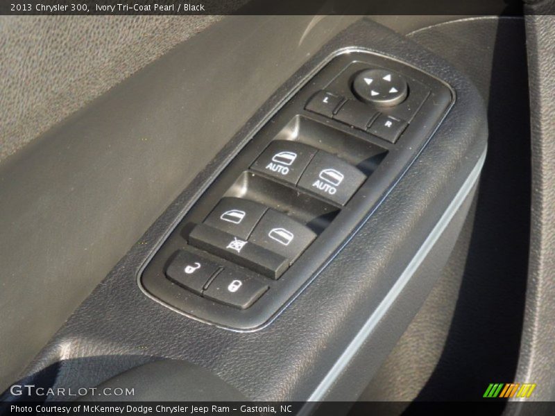 Ivory Tri-Coat Pearl / Black 2013 Chrysler 300