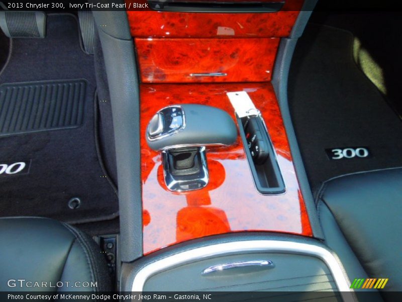 Ivory Tri-Coat Pearl / Black 2013 Chrysler 300