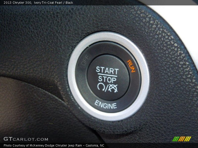 Ivory Tri-Coat Pearl / Black 2013 Chrysler 300