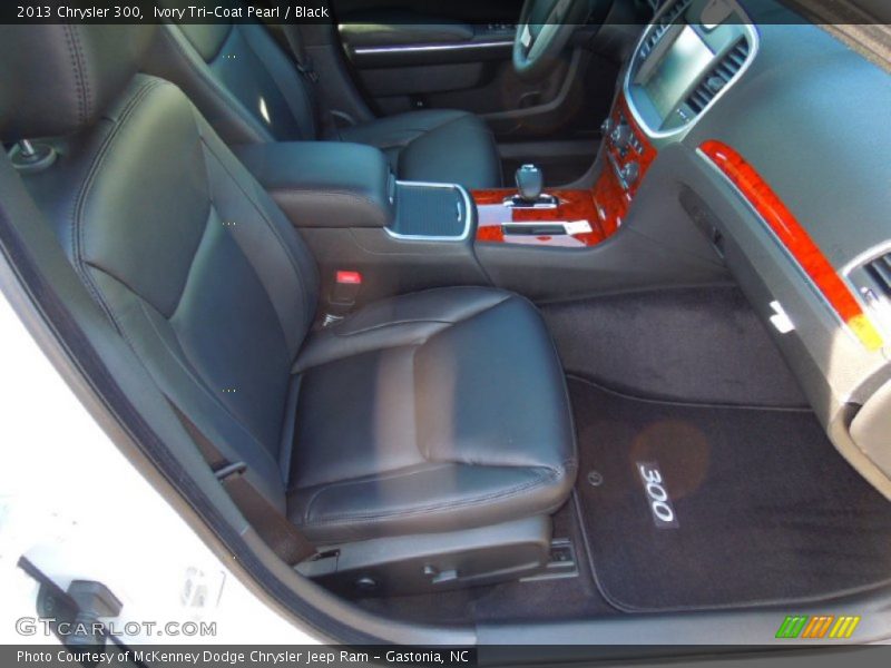 Ivory Tri-Coat Pearl / Black 2013 Chrysler 300