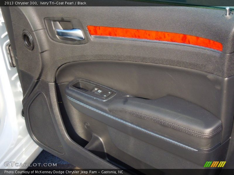 Ivory Tri-Coat Pearl / Black 2013 Chrysler 300