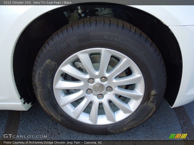 Ivory Tri-Coat Pearl / Black 2013 Chrysler 300