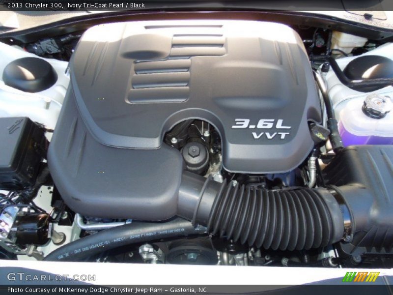 Ivory Tri-Coat Pearl / Black 2013 Chrysler 300