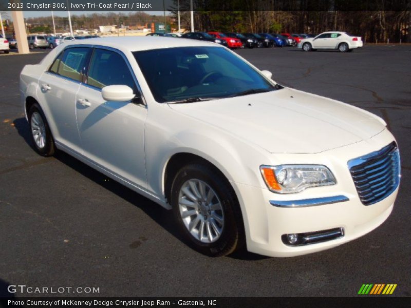 Ivory Tri-Coat Pearl / Black 2013 Chrysler 300