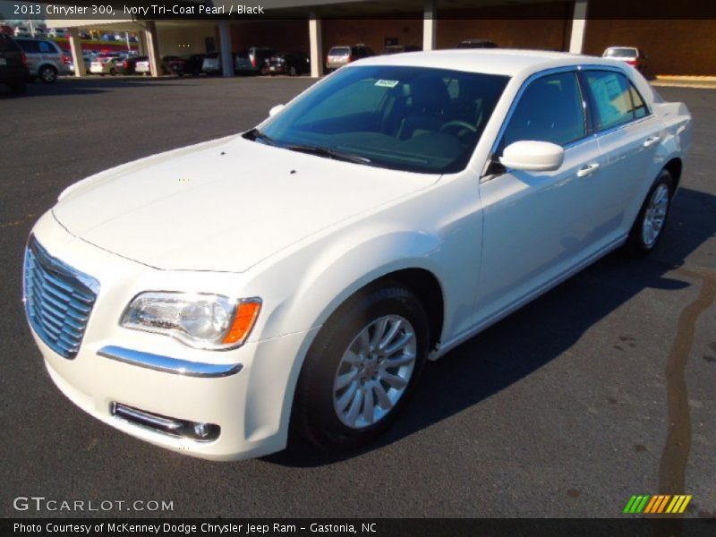 Ivory Tri-Coat Pearl / Black 2013 Chrysler 300